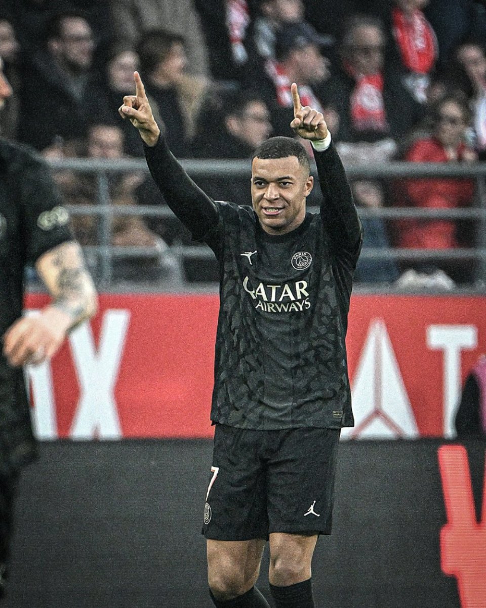 莱万传记：巴萨曾要求停止进球，不然需付给拜仁250万奖金