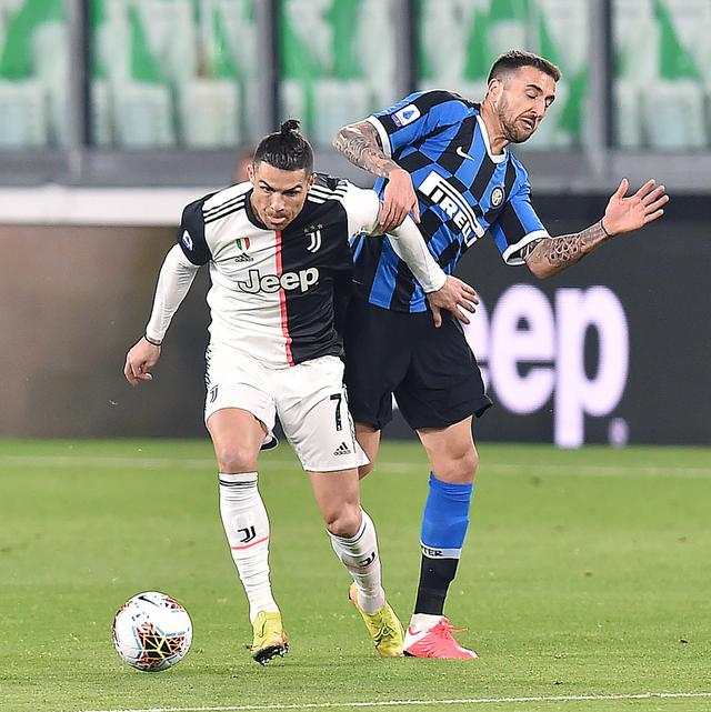 中超：山东泰山主场2-0完胜青岛队